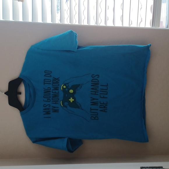 Bundle of 4 boy’s shirts/DKNY/old navy/epic/GILDAN - Picture 1 of 6